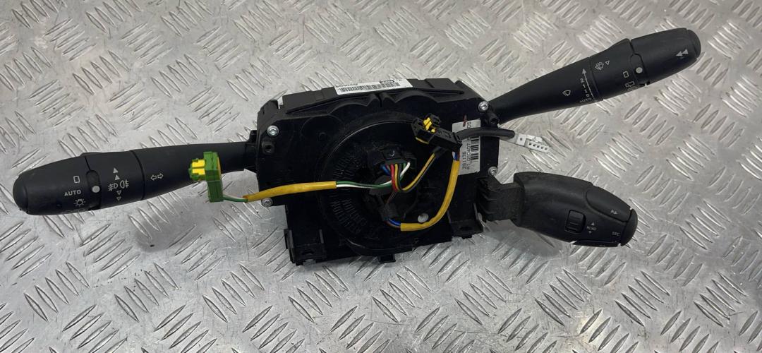 переключатель подрулевой (стрекоза) Peugeot 207 1 поколение 2007, 96630717XT - фото №1