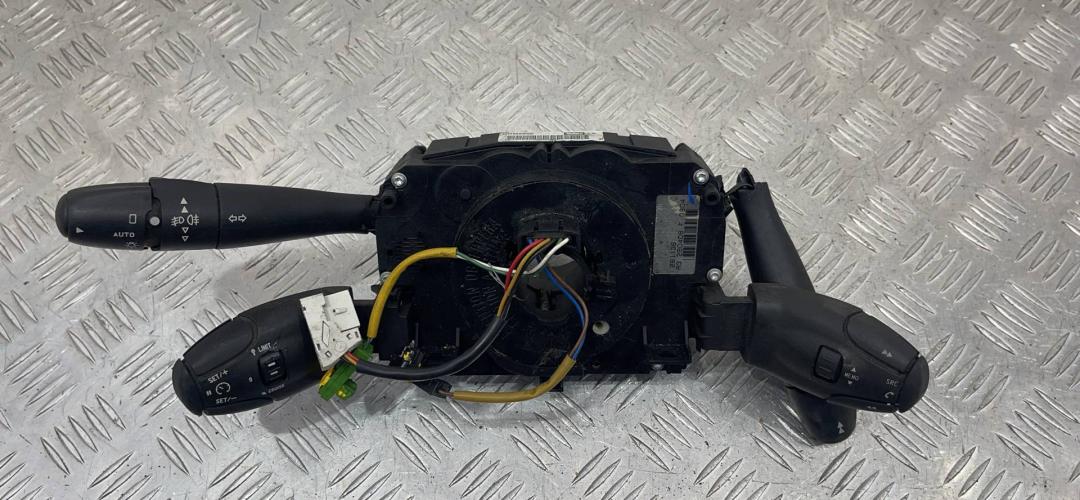 переключатель подрулевой (стрекоза) Peugeot 207 1 поколение 2008, 96630708XT - фото №1