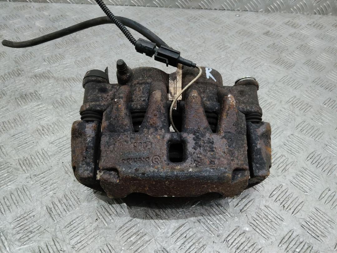 суппорт передний правый Citroen Jumper 2 поколение 2012 - фото №1