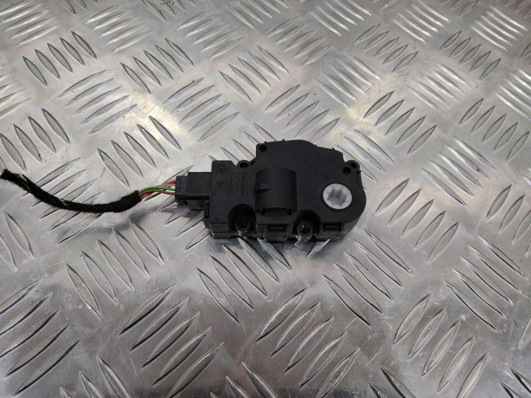 моторчик заслонки печки Mercedes-Benz Vito W447 2017, 410475520 - фото №1