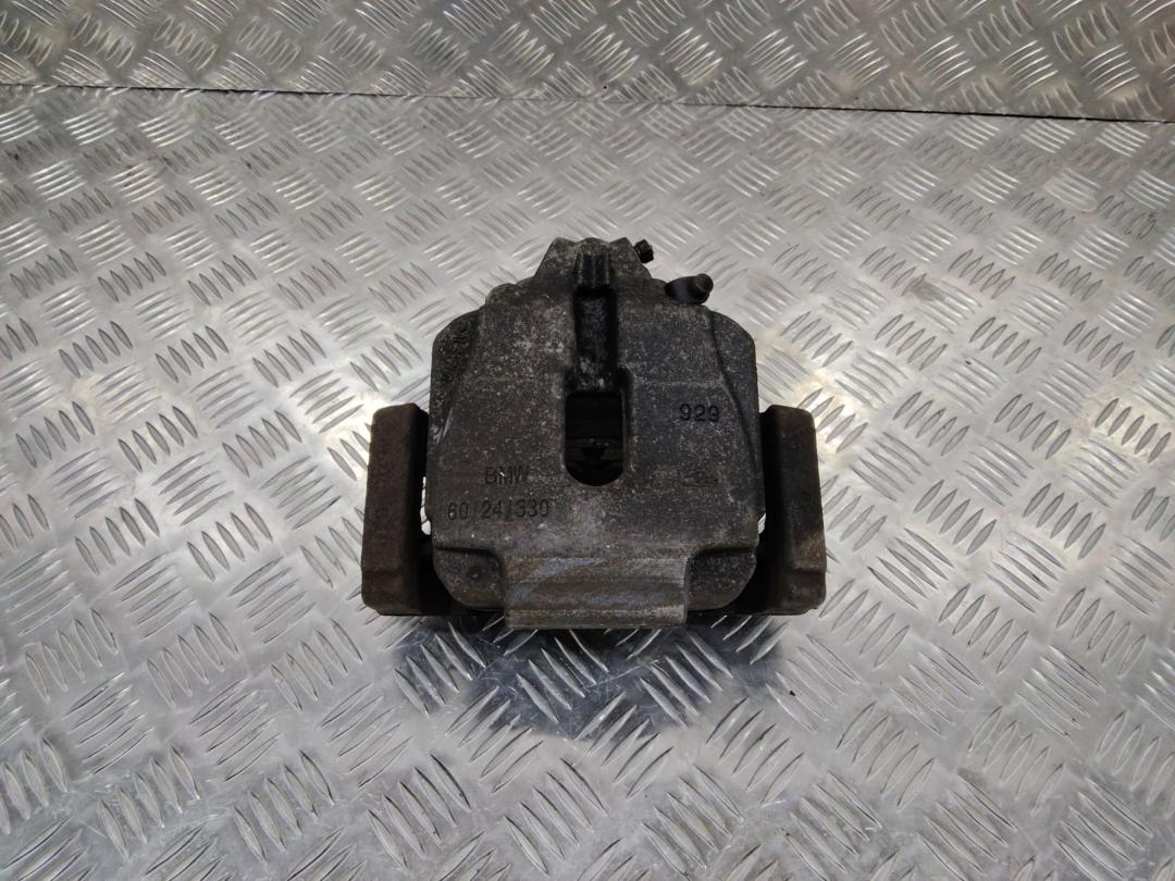 суппорт передний правый BMW 5 серия F07/F10/F11 2010, 2.0 л., дизель - фото №1