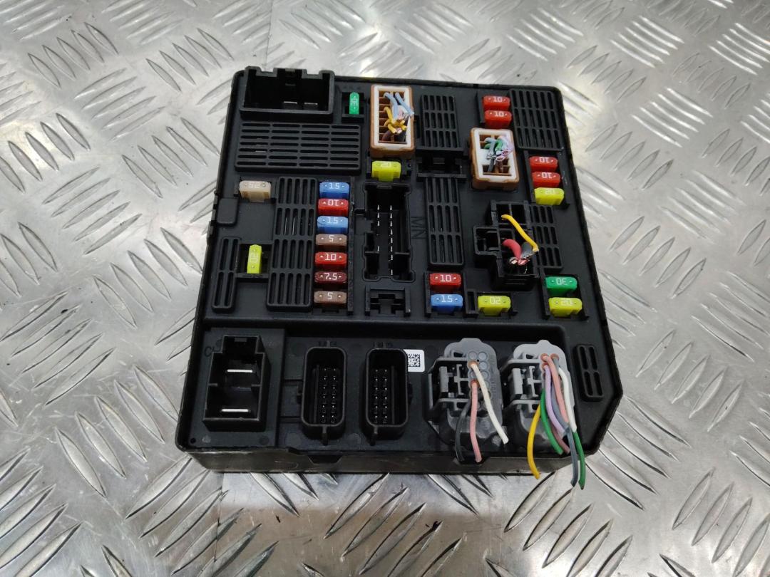 блок предохранителей Renault Scenic 3 поколение 2011, 284B64544R - фото №1