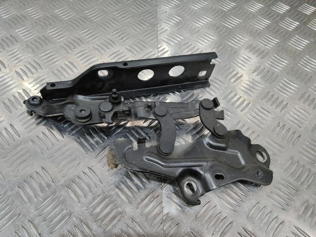 петля капота левая Audi A6 C8 2021, 4K0823301A - фото №1