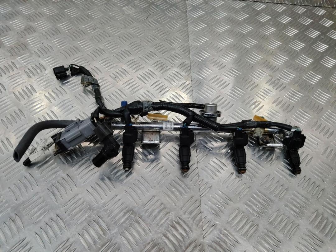 топливная рампа Ford Mondeo 3 поколение 2001, 2.0 л., бензин, 1S7G9D280BB - фото №1