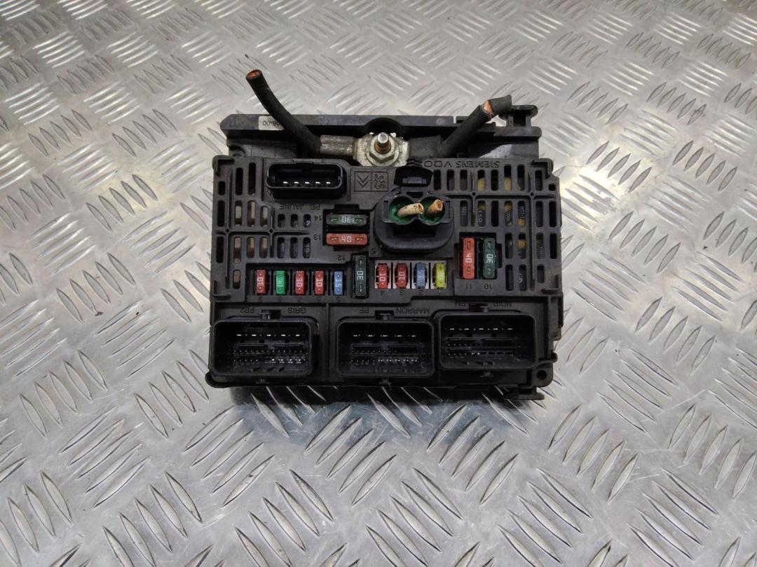 блок предохранителей Citroen C4 1 поколение 2005, 9657718780, L06 - фото №1