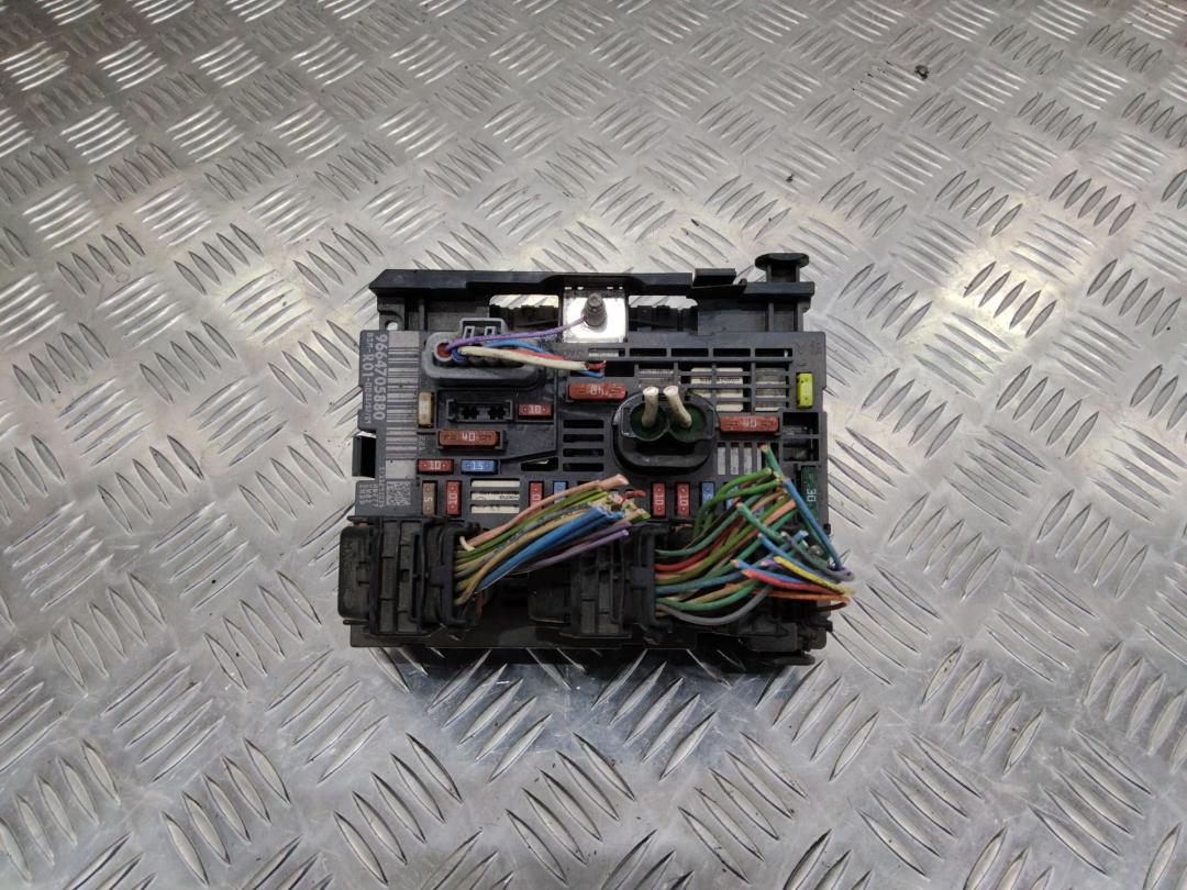 блок предохранителей Peugeot 308 T7 2009, 9664705880, R01 - фото №1