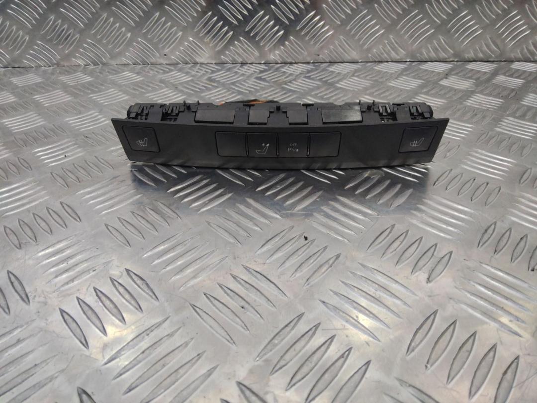 кнопка (выключатель) Mercedes-Benz E-Класс W212/S212/C207/A207 2011, A2128202610 - фото №1