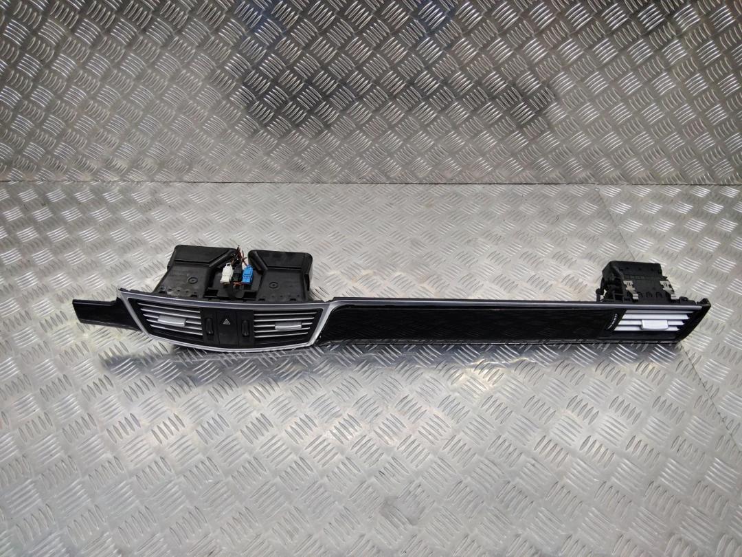 накладка на торпедо (консоль) Mercedes-Benz E-Класс W212/S212/C207/A207 2011, A212680XX71, A2128302554 - фото №1