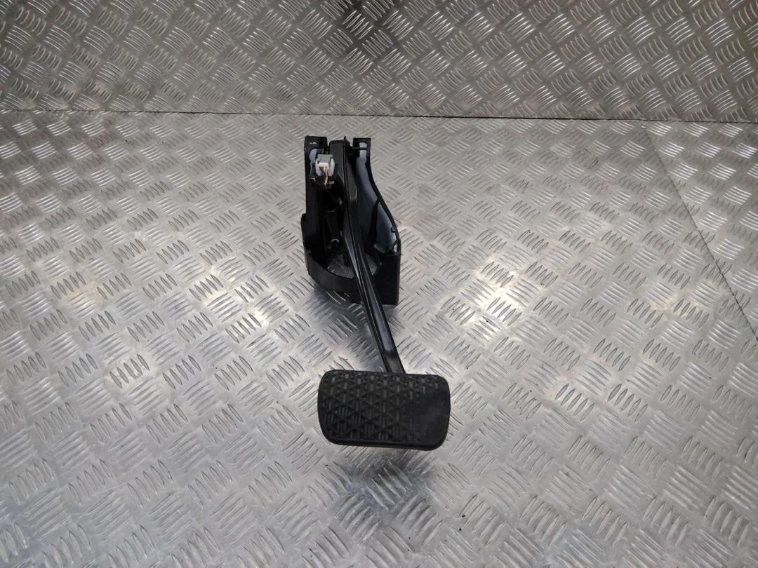 педаль тормоза Mercedes-Benz E-Класс W212/S212/C207/A207 2011, A2042902001 - фото №1