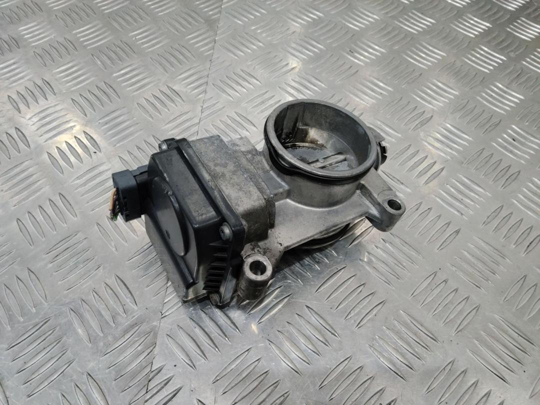 заслонка дроссельная Renault Laguna 2 поколение 2002, 1.8 л., бензин, 8200063652, 8200123061 - фото №1