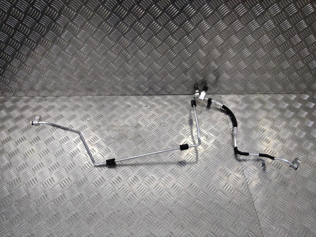 трубка кондиционера BMW 3 серия F30/F31/F34 2012, 2.0 л., дизель, 9212236 - фото №1