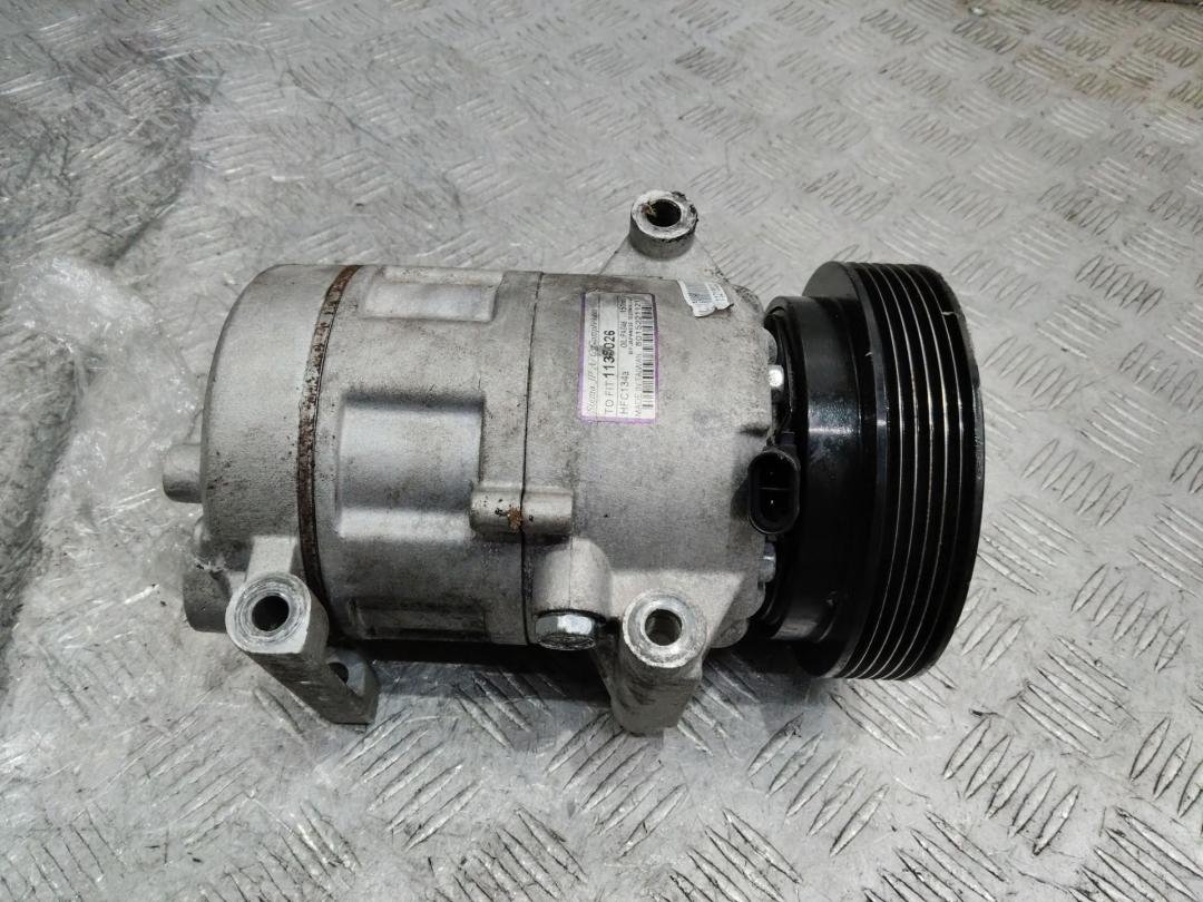 компрессор кондиционера Renault Scenic 2 поколение 2005, 1.6 л., бензин, 1139026 - фото №1