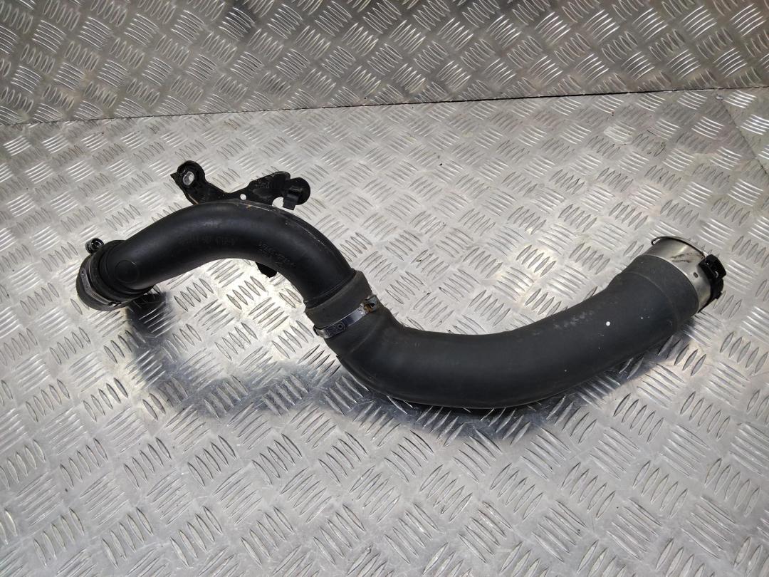 патрубок интеркулера Renault Kadjar 1 поколение 2018, 1.2 л., бензин, 144607476R - фото №1