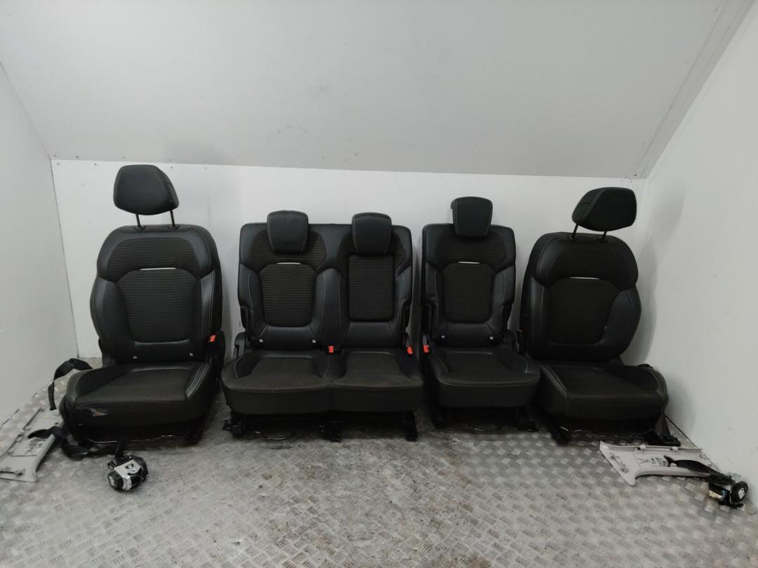 салон (комплект сидений) Renault Scenic 4 поколение 2018 - фото №1