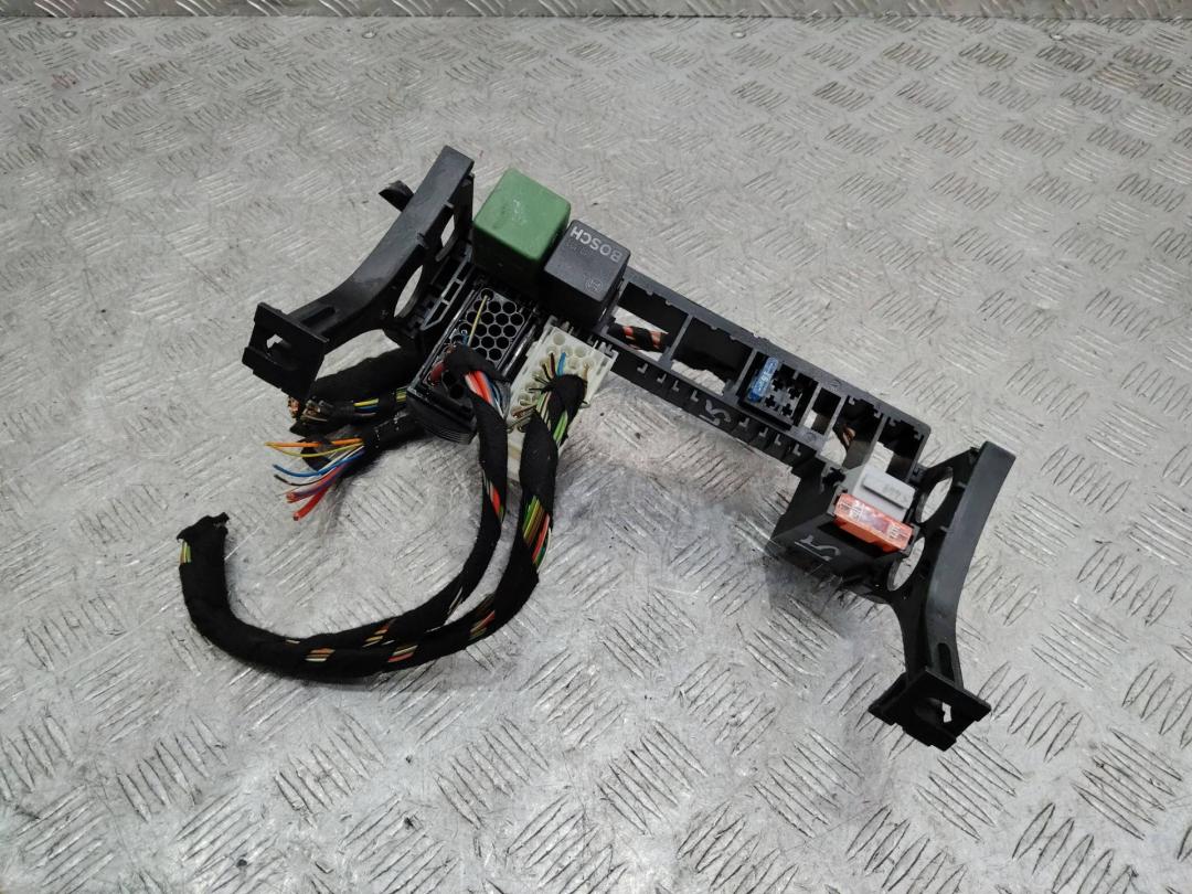 блок предохранителей Porsche Boxster 987 2006, 89761011100 - фото №1