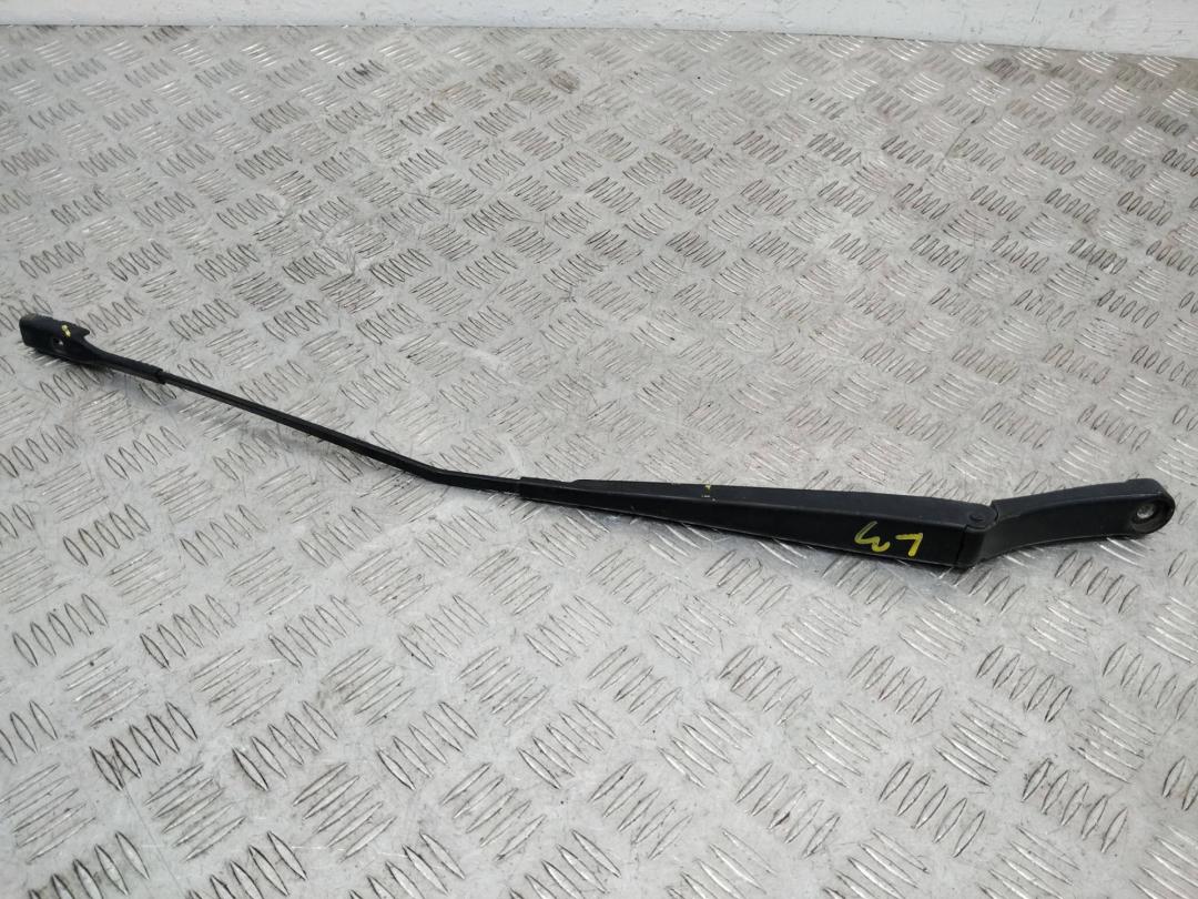 щеткодержатель (поводок стеклоочистителя, дворник) Audi Q5 8R 2011, 2.0 л., дизель, 8R1955408B - фото №1