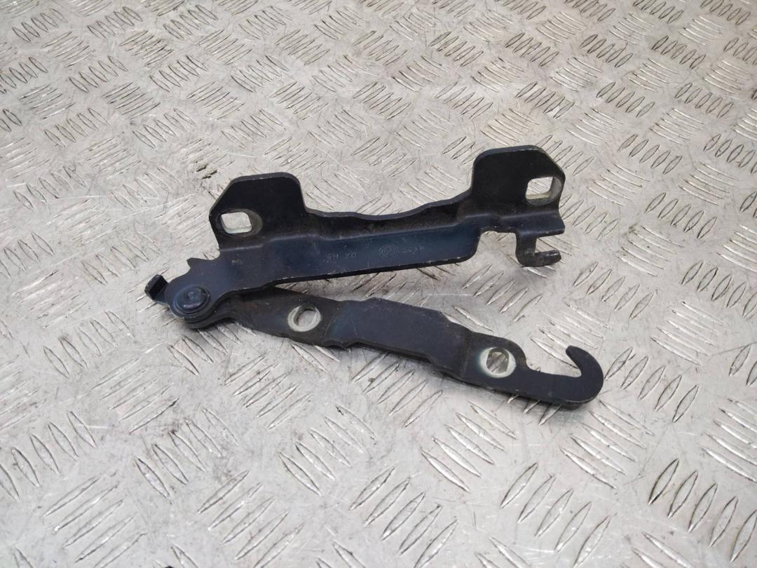 петля капота Alfa Romeo 159 1 поколение 2006 - фото №1