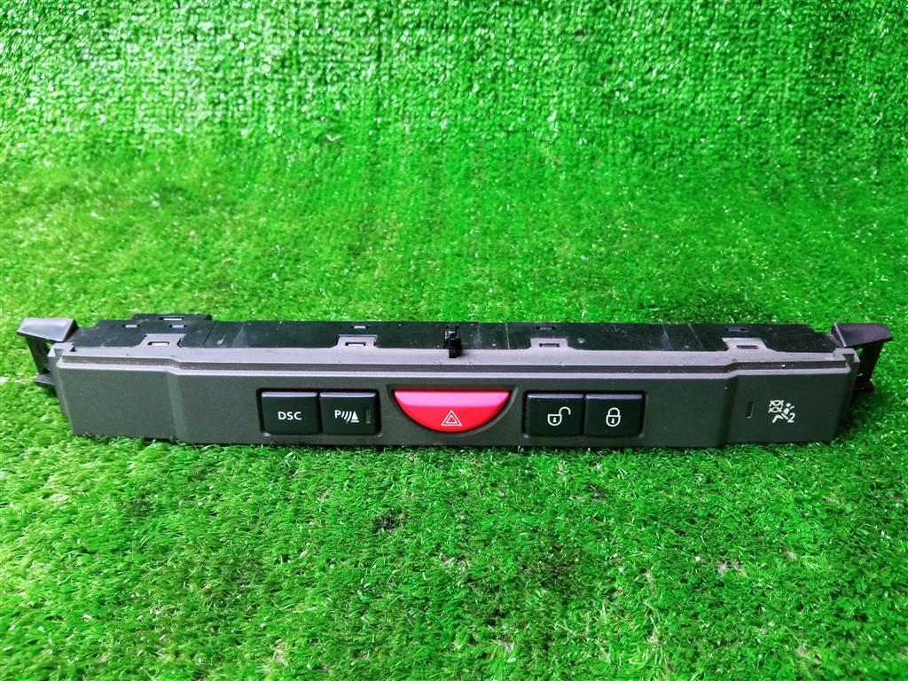 кнопка аварийной сигнализации Land Rover Discovery III (2004—2009) 2008, 2.7TD 276TDV6, YUL500570WUX - фото №1