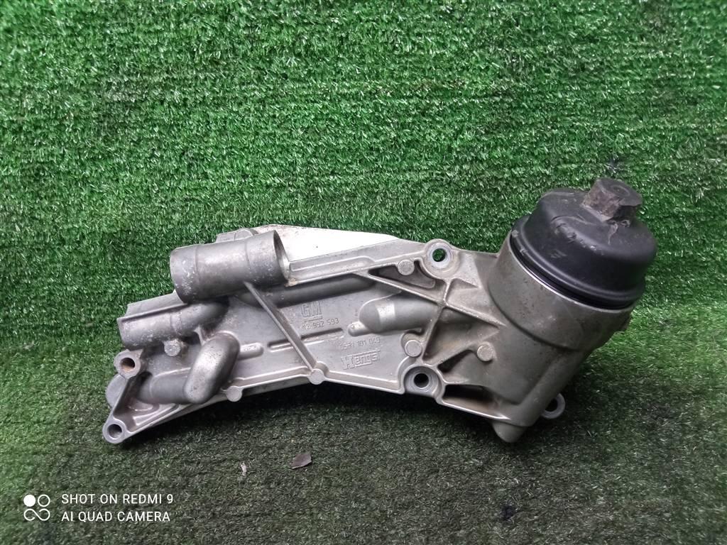 корпус масляного фильтра Opel Astra H рестайлинг (2006—2014) 2012, 1.8i Z18XER, 12992593 - фото №1