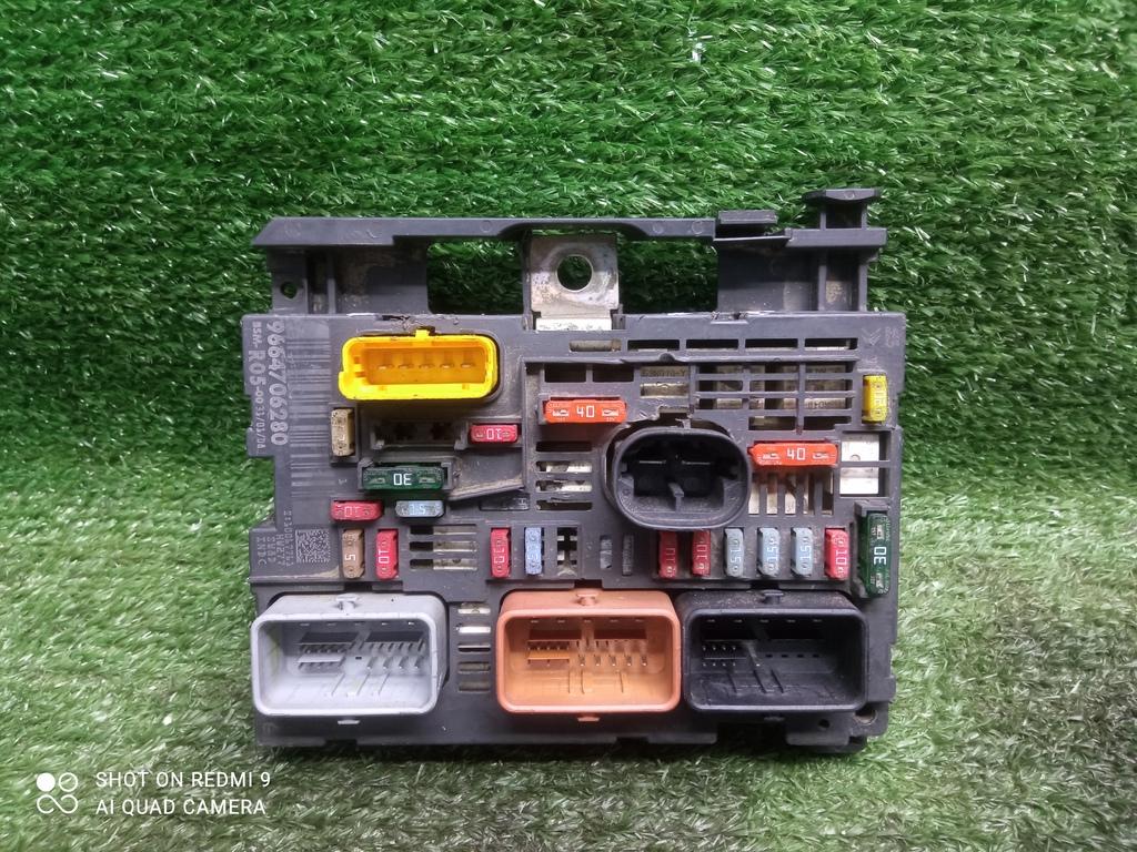 блок предохранителей Peugeot 308 I (2007—2011) 2009, 1.6i EP6, 9664706280 - фото №1