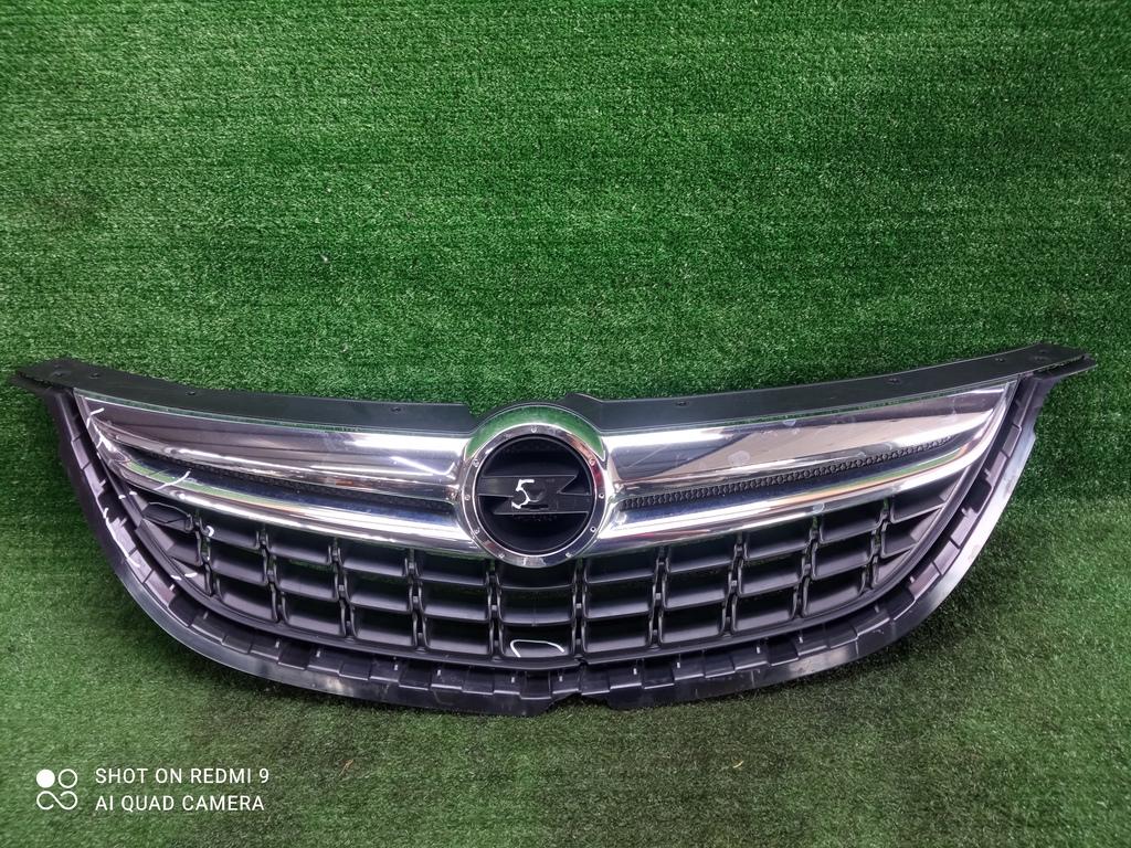 решетка радиатора Opel Zafira C (2011—2016) 2014, Название двигателя 1.4T A14NET, 13300698 - фото №1