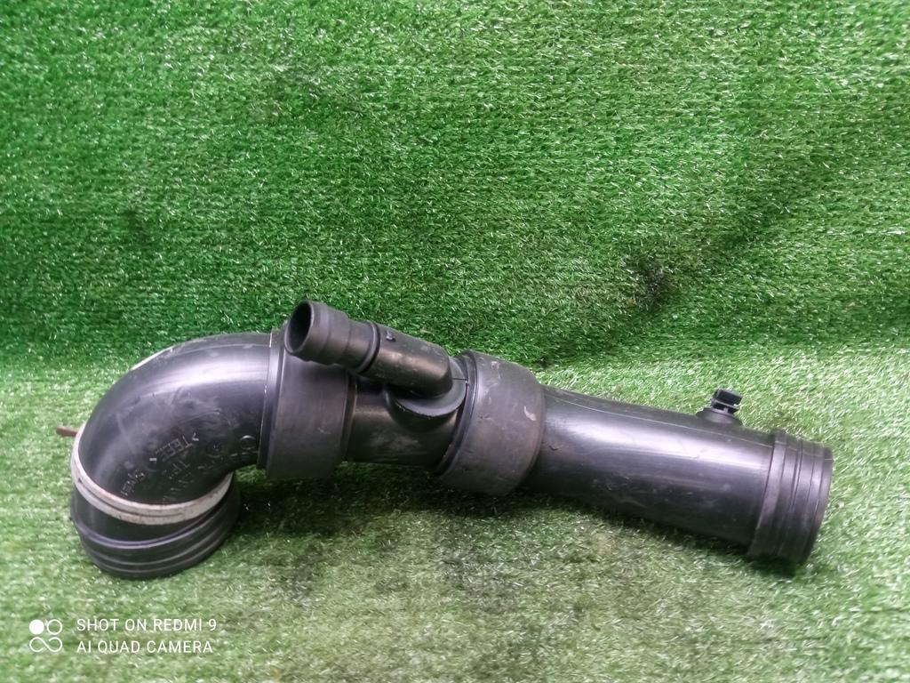 патрубок воздушного фильтра Volkswagen Transporter T5 (2003—2009) 2009, 2.5TD BNZ, 7H0129615P - фото №1