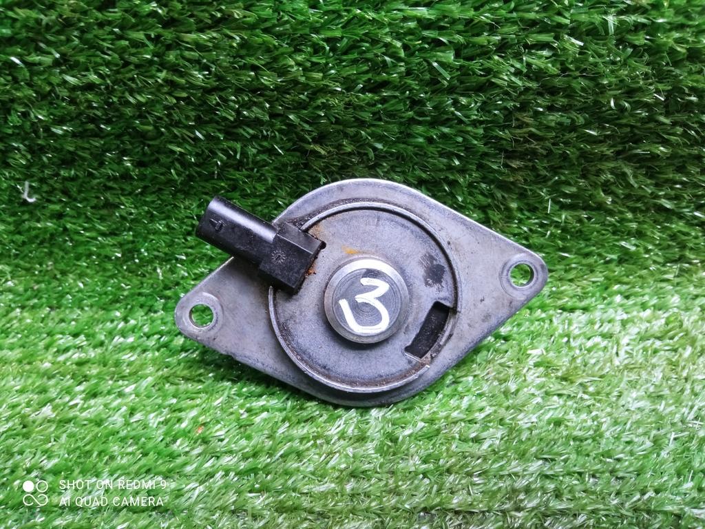 электромагнитный клапан Opel Astra J рестайлинг (2012—2018) 2014, 1.4T A14NET, 55562223 - фото №1