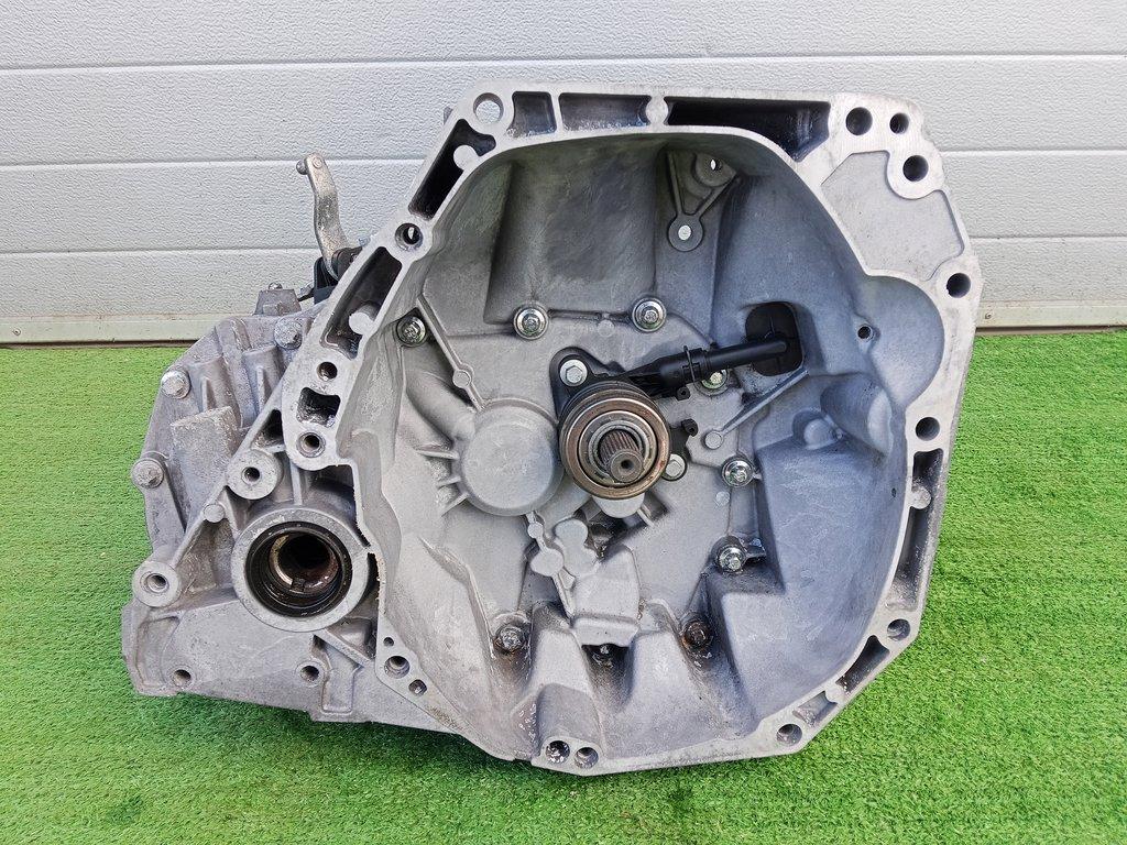 КПП механическая (МКПП) Nissan Juke I (2010—2014) 2013, 1.6i HR16DE, 32010JD00A - фото №1