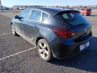 дверь задняя левая Opel Astra J (2009—2012) 2010, 13285610