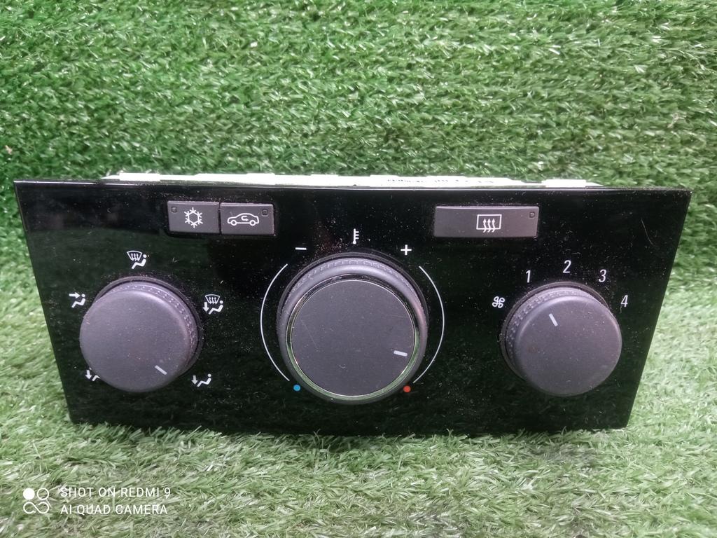 блок управления печки / климат-контроля Opel Astra H рестайлинг (2006—2014) 2011, 1.8i Z18XER, 13308176 - фото №1