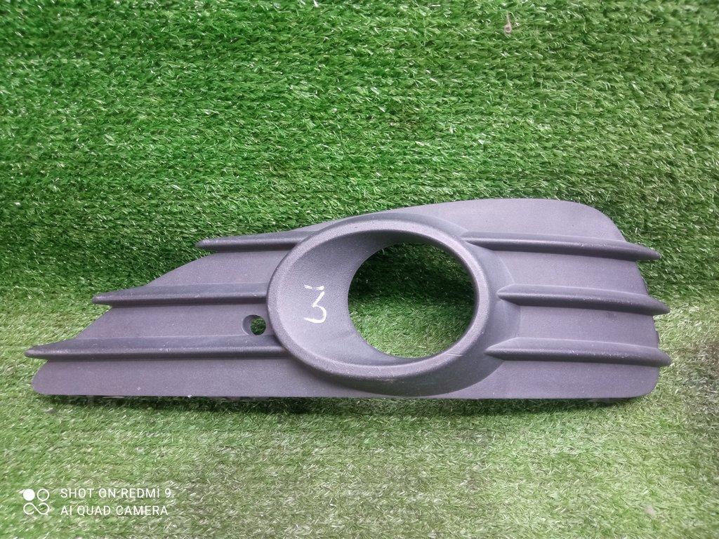 заглушка (решетка) в бампер Opel Astra GTC H рестайлинг (2006—2014) 2012, 1.8i Z18XER, 13110336 - фото №1