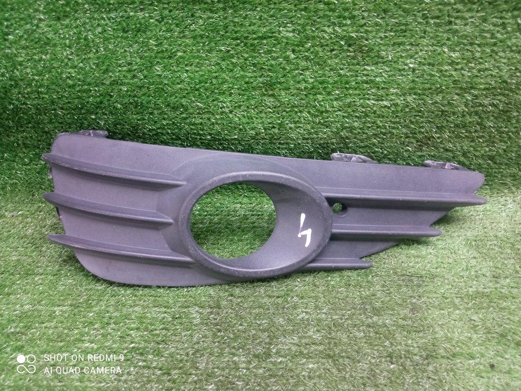 заглушка (решетка) в бампер Opel Astra GTC H рестайлинг (2006—2014) 2012, 1.8i Z18XER, 13110336 - фото №1