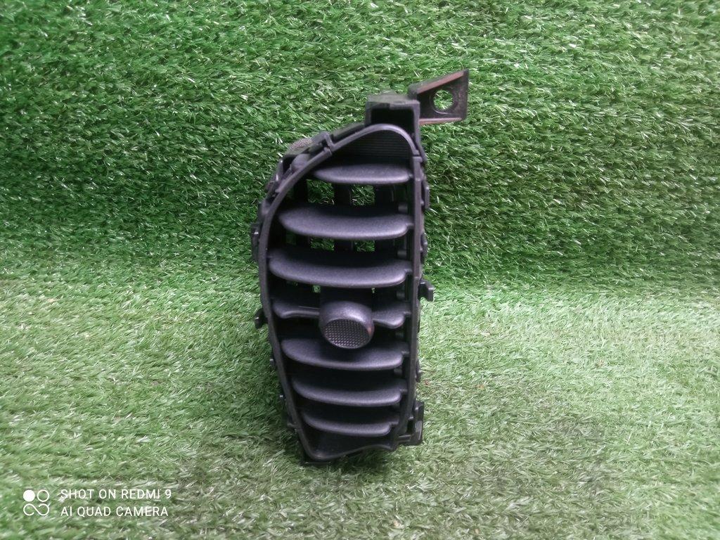 дефлектор обдува салона Nissan Juke I (2010—2014) 2011, 1.6i HR16DE, 687511KK0A - фото №1