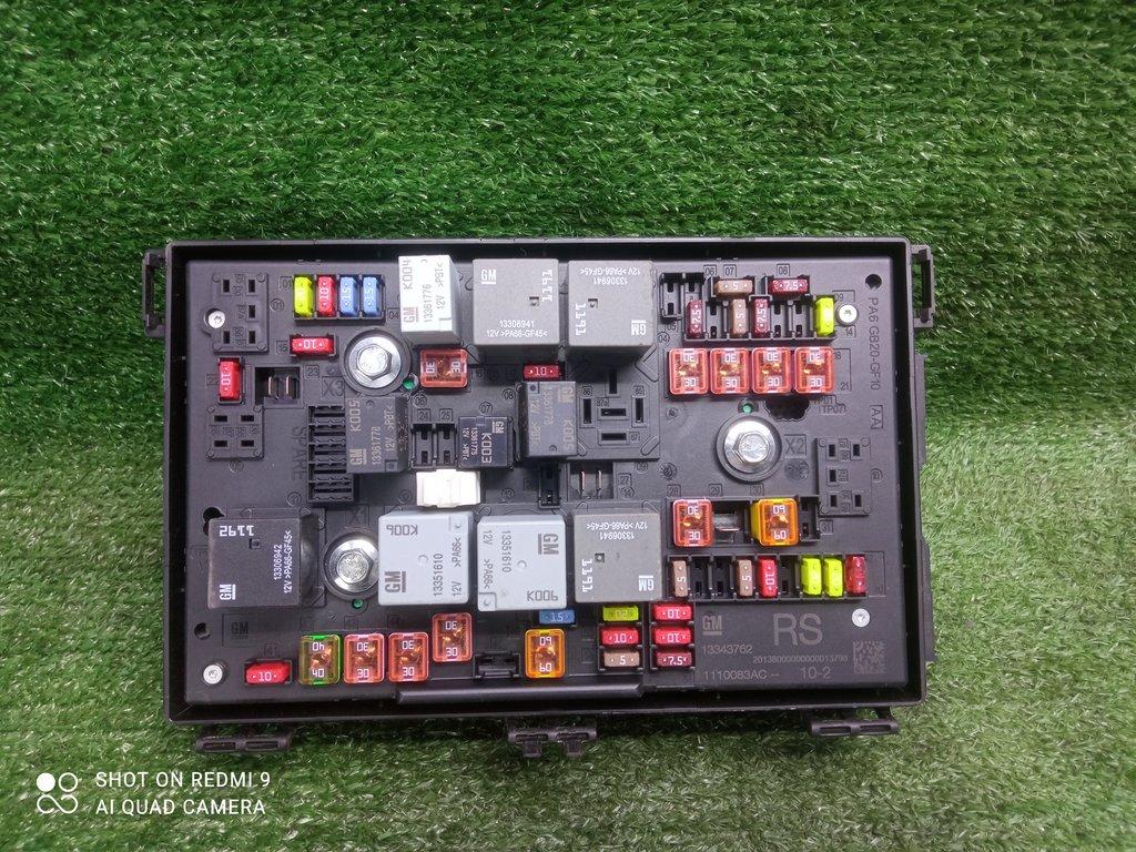 блок предохранителей Opel Astra J рестайлинг (2012—2018) 2013, 1.4T A14NET, 13343762 - фото №1