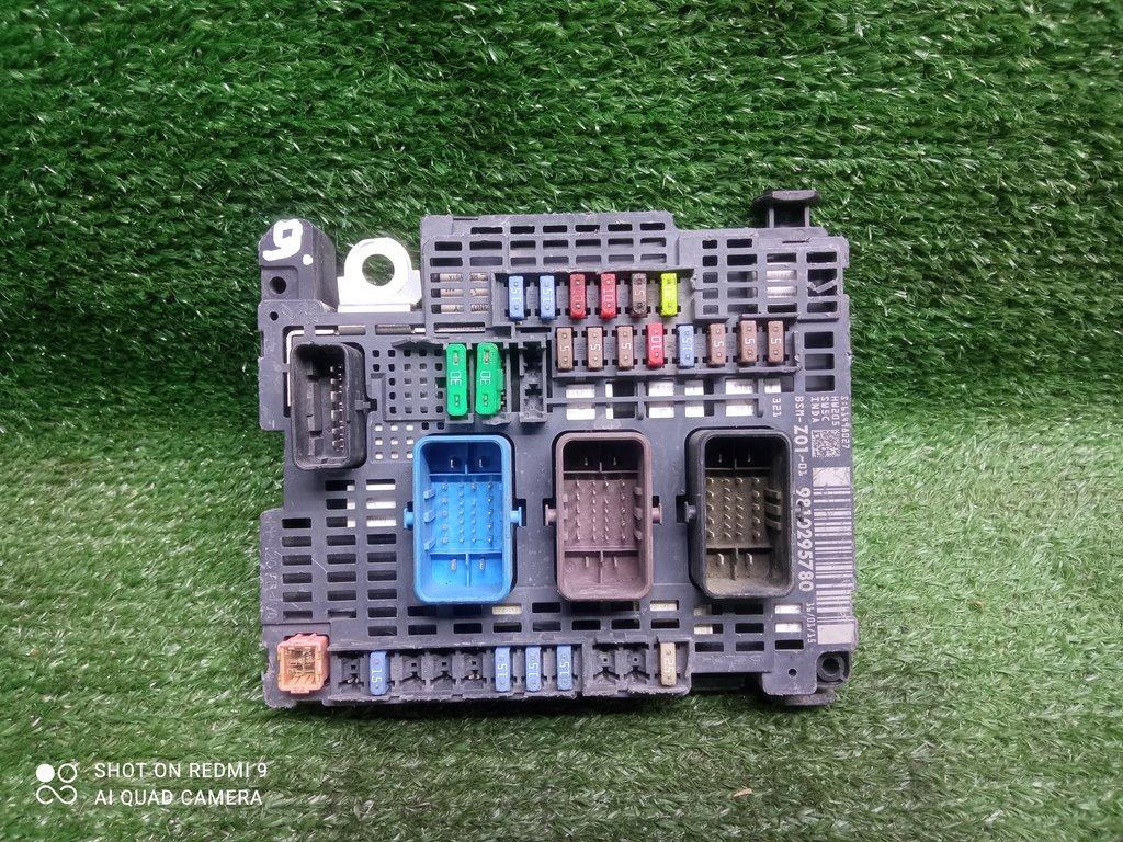 блок предохранителей Peugeot 308 II (2013—2017) 2014, 1.2T EB2DTS, 9810295780 - фото №1