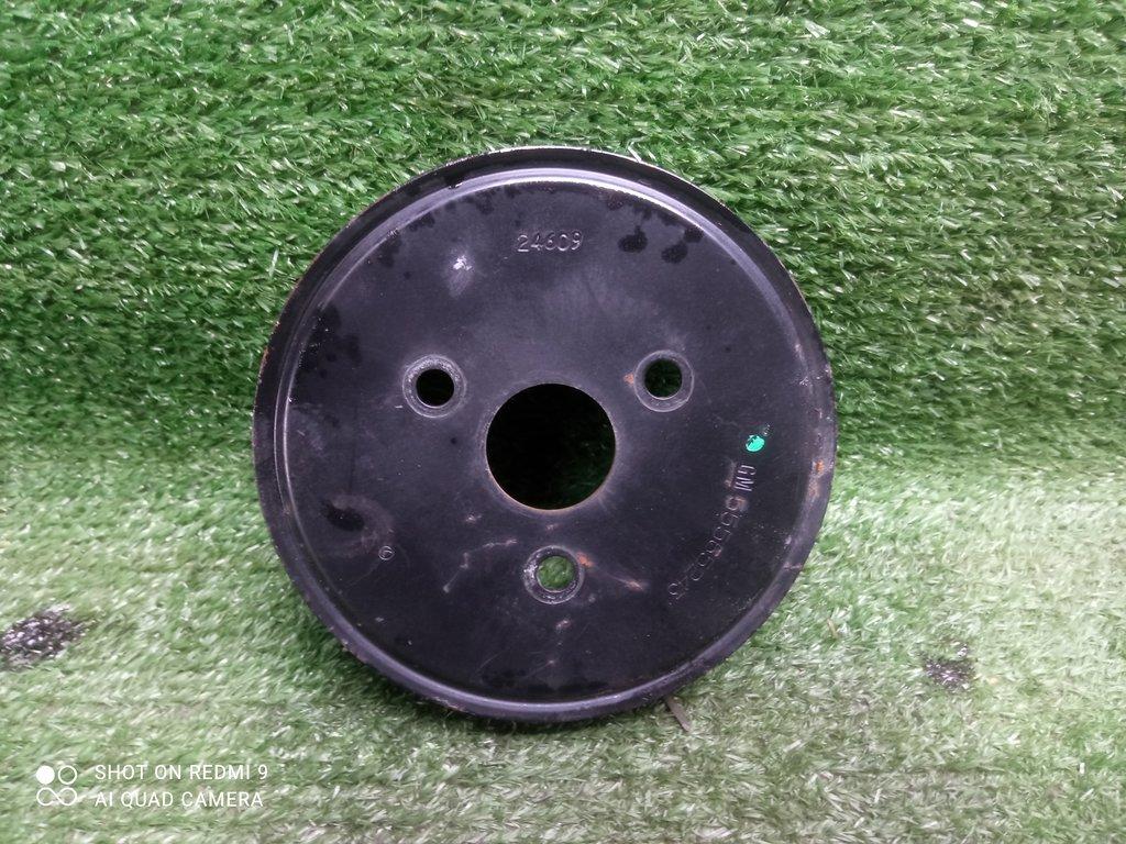 шкив помпы Opel Astra J (2009—2012) 2011, 1.4T A14NET, 55565243 - фото №1
