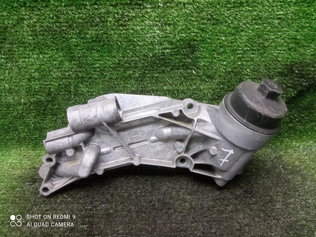 корпус масляного фильтра Opel Astra H рестайлинг (2006—2014) 2012, Название двигателя 1.8i Z18XER, 12992593 - фото №1