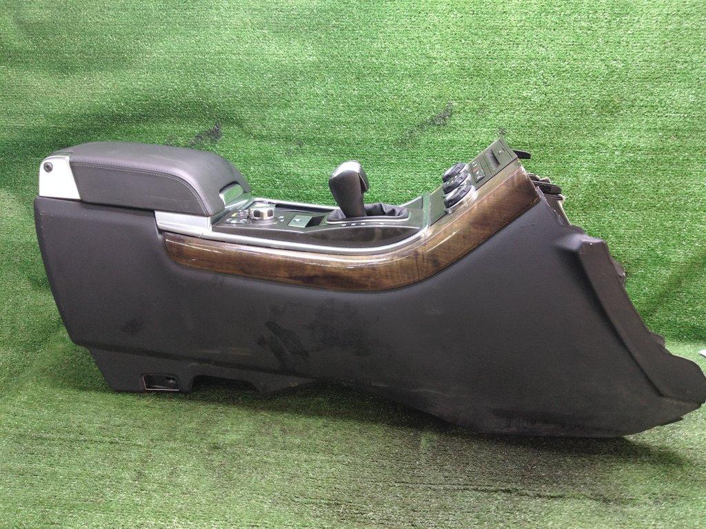подлокотник Land Rover Range Rover Sport I рестайлинг (2009—2013) 2010, Название двигателя 3.0TD 306DT, LR016897 - фото №1