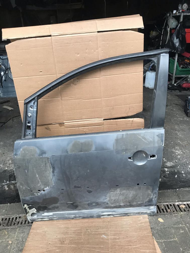 дверь передняя левая Volkswagen Touran 1 поколение 2006, 1.9 л., дизель, минивэн - фото №1