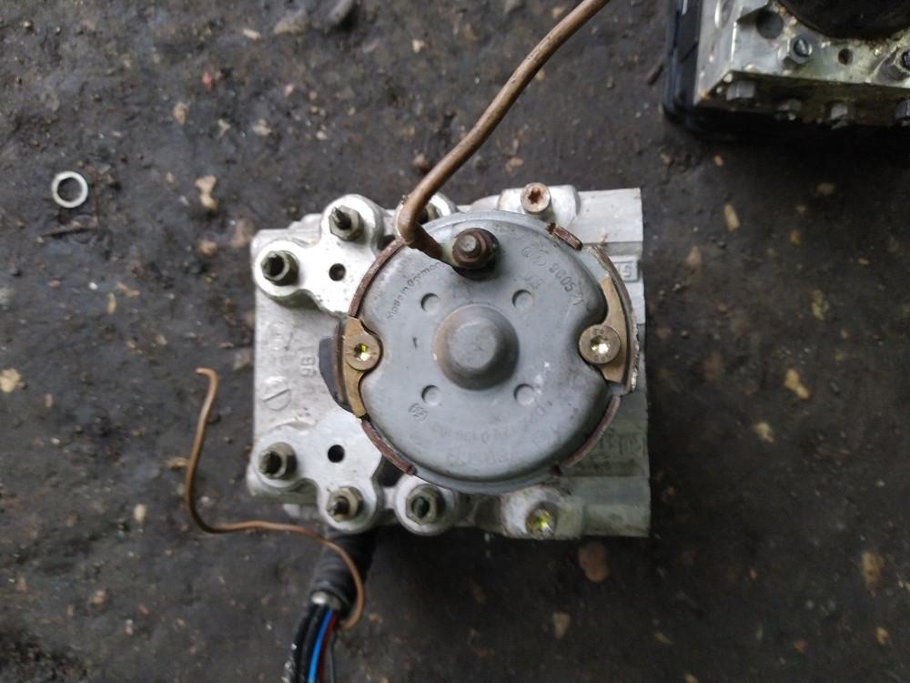 блок ABS Volkswagen Transporter T4 1995, 1.9 л., ABL, дизель, микроавтобус, 701614111 - фото №1