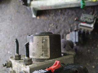 блок ABS Volkswagen Caddy 3 поколение 2008, 2.0 л., дизель, микроавтобус, 2KO907379A