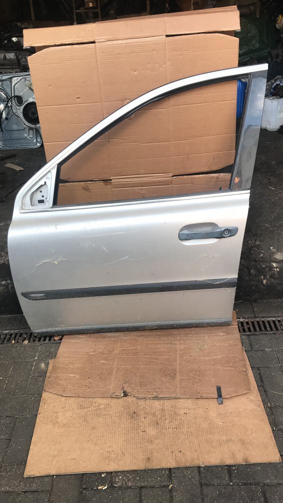 дверь передняя левая Volvo XC90 1 поколение 2005, 2.4 л., D 5244 T18, дизель, универсал - фото №1