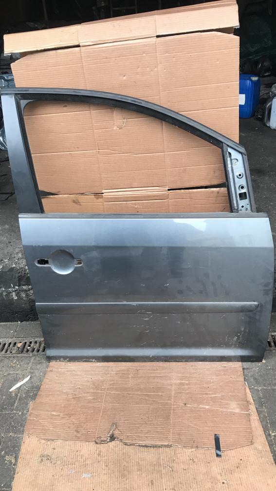 дверь передняя правая Volkswagen Touran 1 поколение 2006, 1.9 л., дизель, минивэн - фото №1