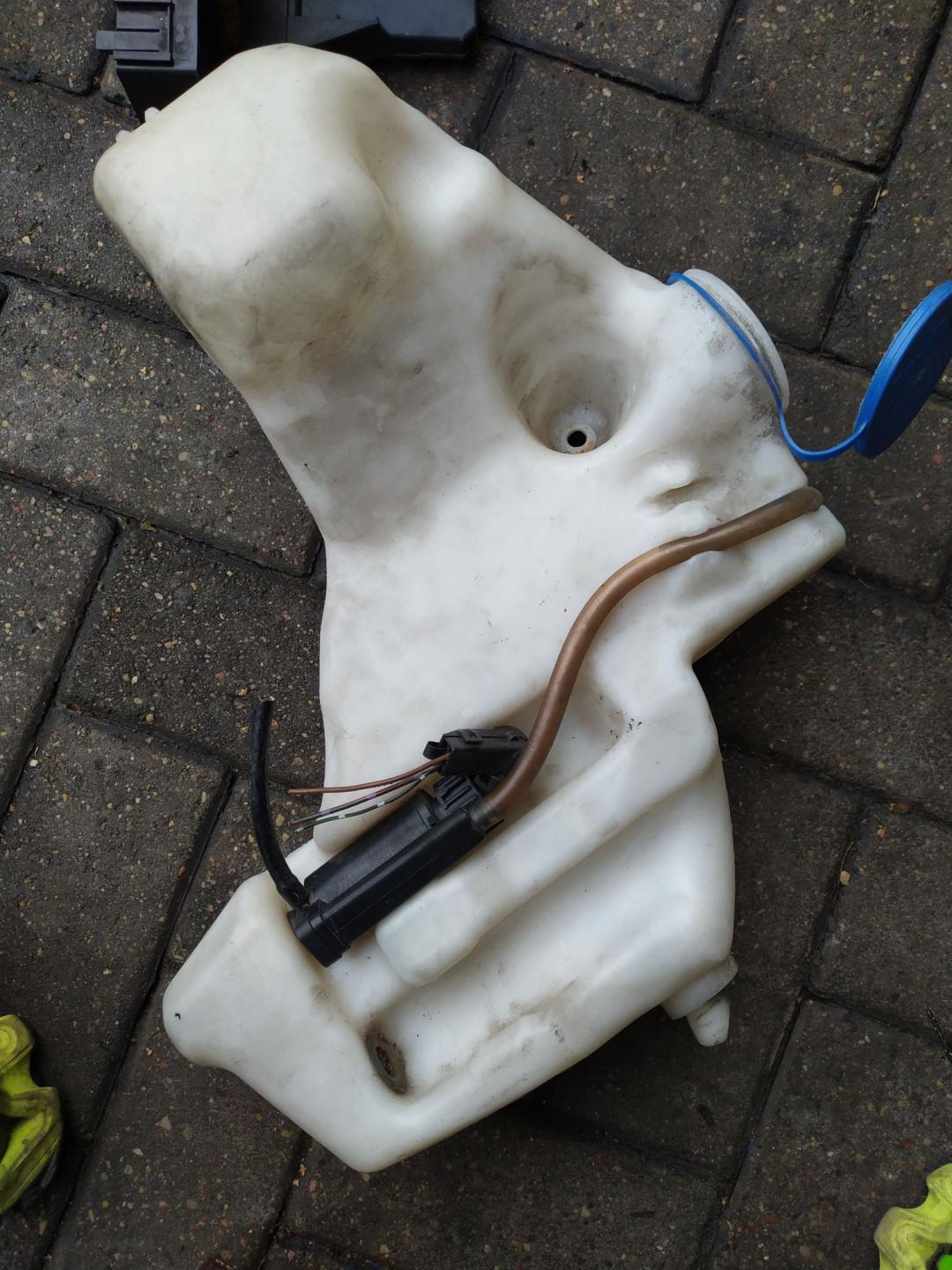 бачок омывателя Mercedes-Benz Sprinter 2 поколение (W906) 2009, 2.2 л., дизель, МКПП, фургон - фото №1