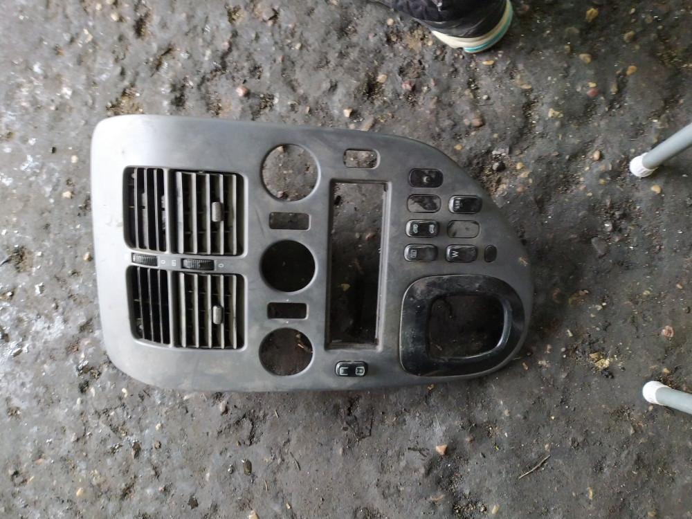 пластик Mercedes-Benz Vito W638 2001, 2.2 л., OM 611LA (75 KW CDI), дизель - фото №1