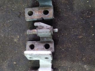 петля двери Mercedes-Benz Sprinter 1 поколение (W901-905) [рестайлинг] 2005, 2.1 л., OM 611.981, дизель, микроавтобус