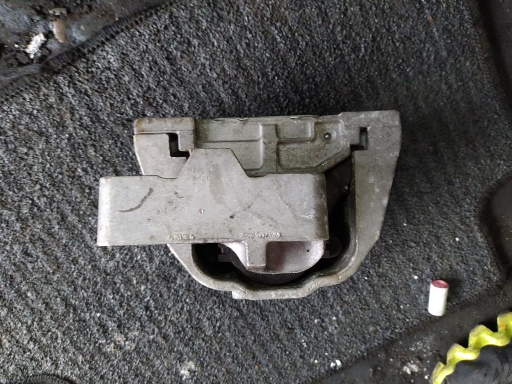 подушка крепления двигателя Volkswagen Passat B6 2006, 2.0 л., бензин, седан - фото №1