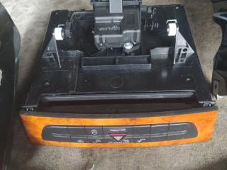 кнопка аварийной сигнализации Mercedes-Benz E-Класс W211/S211 2006, 2.1 л., OM 646.961, дизель, седан