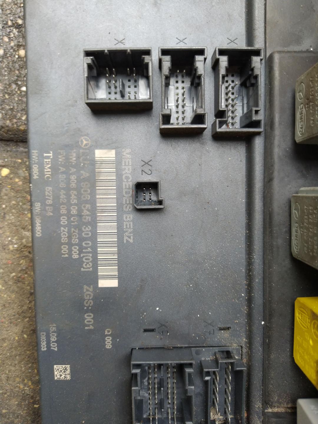 блок предохранителей Mercedes-Benz Sprinter 2 поколение (W906) 2009, 2.2 л., дизель, МКПП, фургон - фото №1