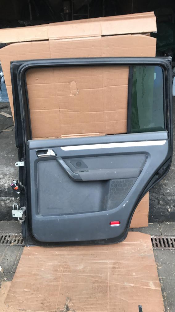 дверь задняя правая Volkswagen Touran 1 поколение 2006, 1.9 л., дизель, минивэн - фото №1